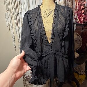 VENUS Black Ruffled Blouse